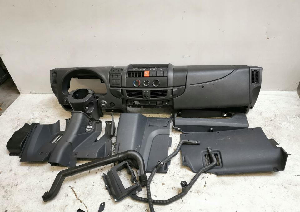 KONSOLA IVECO EUROCARGO EURO6 - 대시보드 트럭 용 : 사진 1 KONSOLA IVECO EUROCARGO EURO6 - 대시보드 트럭 용 : 사진 1