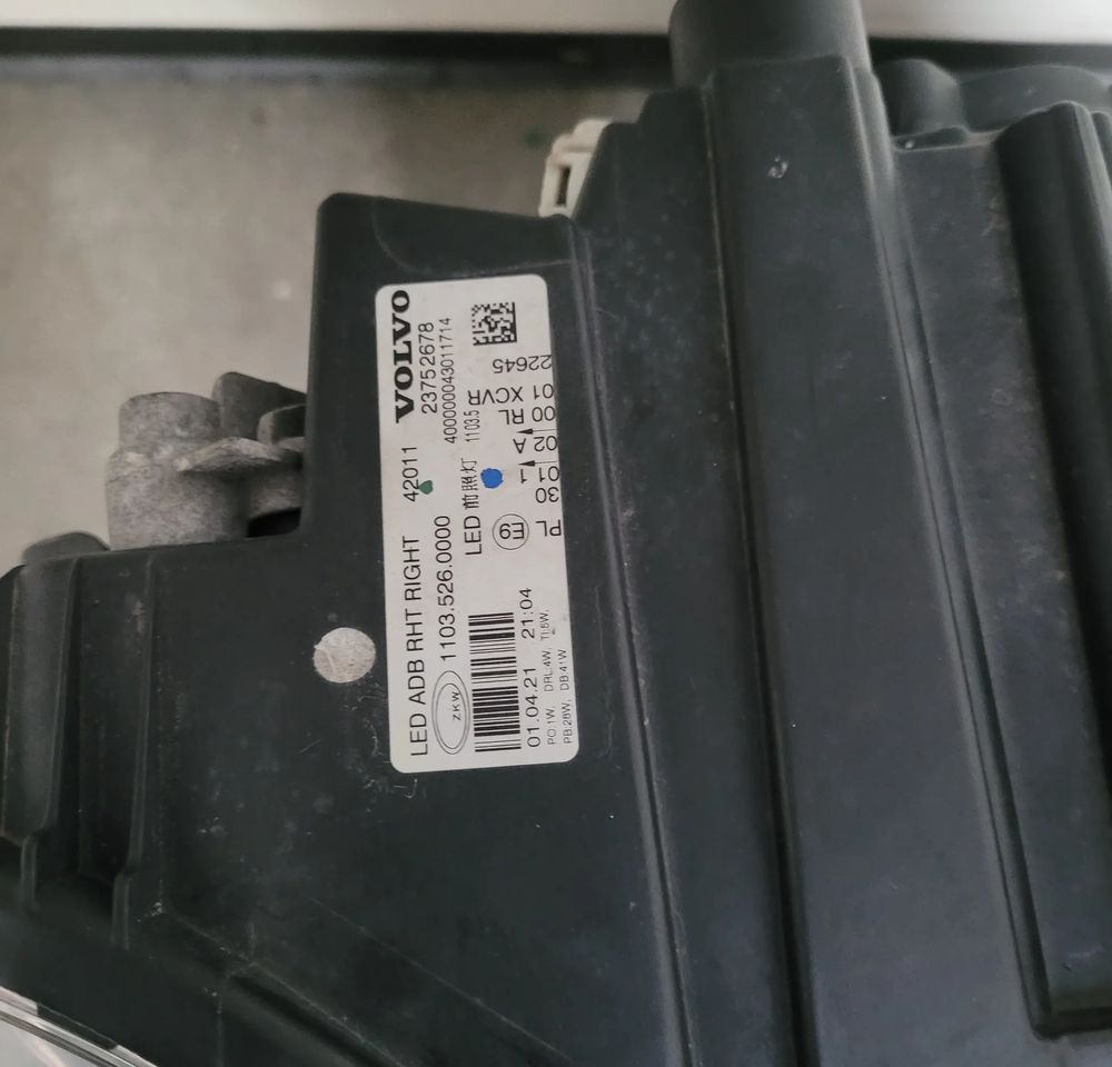 LAMPA LED RH. VOLVO FH5 23752678 ORYGINAŁ CHWALIM116 - 빛/ 조명 트럭 용 : 사진 4 LAMPA LED RH. VOLVO FH5 23752678 ORYGINAŁ CHWALIM116 - 빛/ 조명 트럭 용 : 사진 4