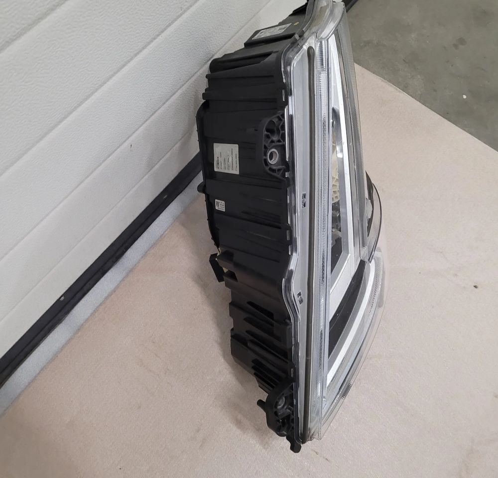 LAMPA LED VOLVO FH5 ORYGINAŁ LH. 23752680 - 빛/ 조명 트럭 용 : 사진 3 LAMPA LED VOLVO FH5 ORYGINAŁ LH. 23752680 - 빛/ 조명 트럭 용 : 사진 3