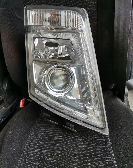 LAMPA XENON VOLVO FH 13 ORYGINAŁ PRAWA - 전조등 트럭 용 : 사진 1 LAMPA XENON VOLVO FH 13 ORYGINAŁ PRAWA - 전조등 트럭 용 : 사진 1