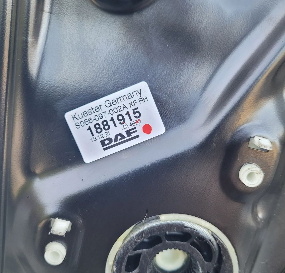 PODNOSNIK SZYBY RH DAF XF 106 OM 1881915 - 창문 리프트 모터 트럭 용 : 사진 3 PODNOSNIK SZYBY RH DAF XF 106 OM 1881915 - 창문 리프트 모터 트럭 용 : 사진 3