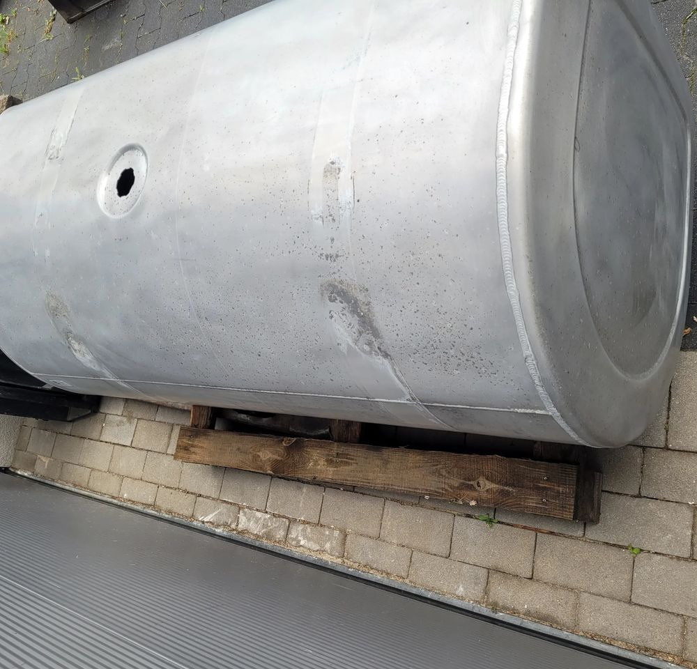 ZBIORNIK PALIWA VOLVO FH4 21516453 570L 140X70X70CM CHWALIM116 - 연료 탱크 트럭 용 : 사진 4 ZBIORNIK PALIWA VOLVO FH4 21516453 570L 140X70X70CM CHWALIM116 - 연료 탱크 트럭 용 : 사진 4