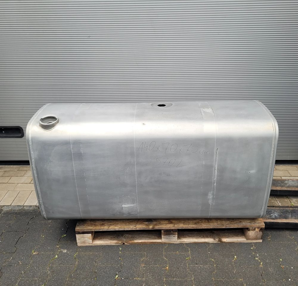 ZBIORNIK PALIWA VOLVO FH4 21516453 570L 140X70X70CM CHWALIM116 - 연료 탱크 트럭 용 : 사진 1 ZBIORNIK PALIWA VOLVO FH4 21516453 570L 140X70X70CM CHWALIM116 - 연료 탱크 트럭 용 : 사진 1