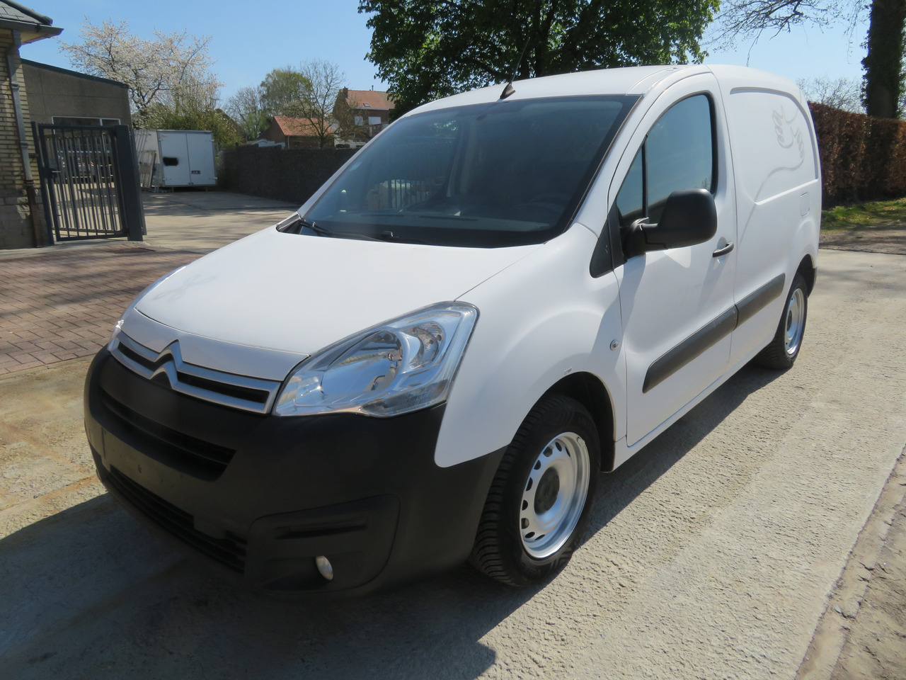CITROËN Berlingo 1.6 BlueHDi CLUB - 패널 밴 : 사진 3 CITROËN Berlingo 1.6 BlueHDi CLUB - 패널 밴 : 사진 3