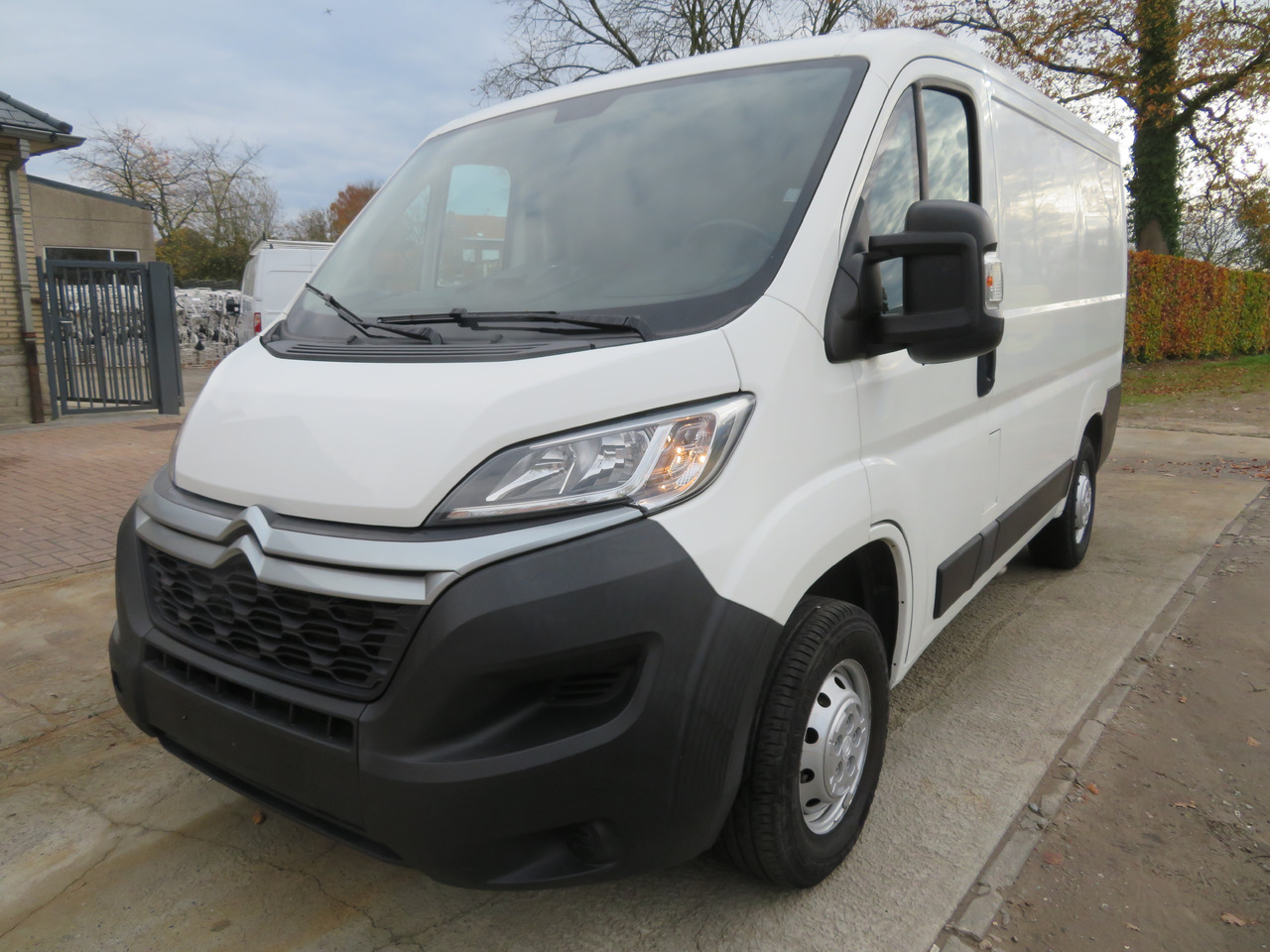 Citroën Jumper 2.2 BlueHDi - L1H1 - 소형 밴 : 사진 3 Citroën Jumper 2.2 BlueHDi - L1H1 - 소형 밴 : 사진 3