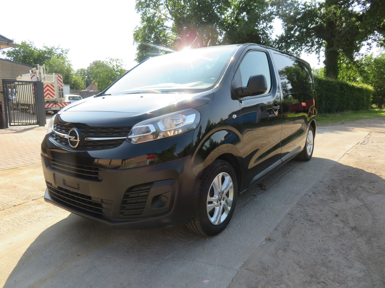 OPEL Vivaro 2.0 Turbo - L2H1 - 소형 밴 : 사진 3 OPEL Vivaro 2.0 Turbo - L2H1 - 소형 밴 : 사진 3