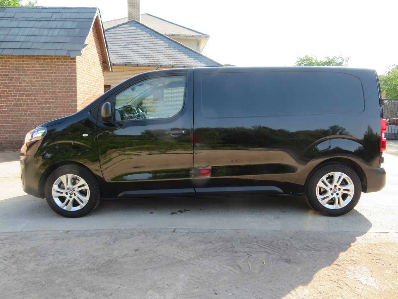 OPEL Vivaro 2.0 Turbo - L2H1 - 소형 밴 : 사진 4 OPEL Vivaro 2.0 Turbo - L2H1 - 소형 밴 : 사진 4