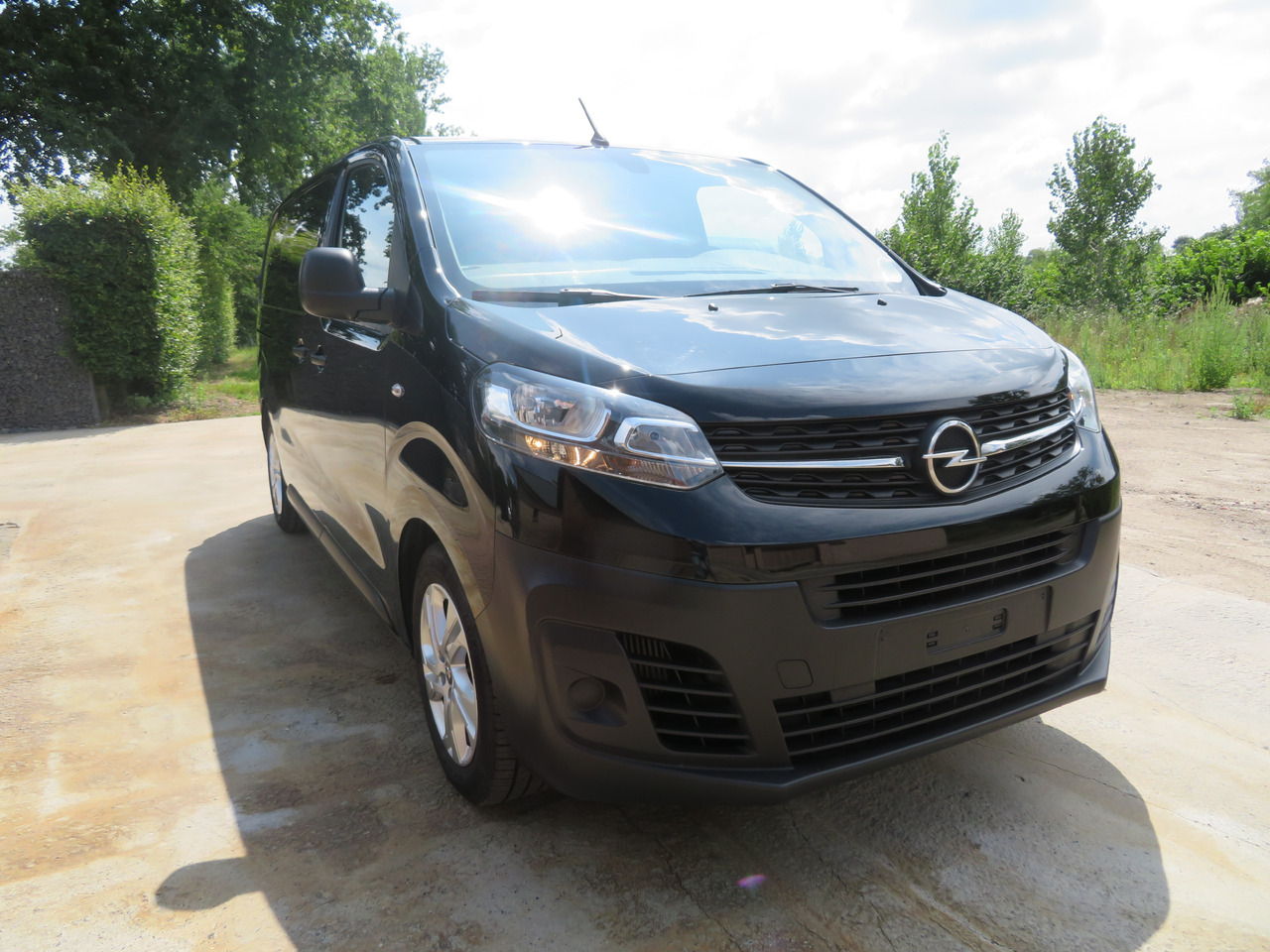 OPEL Vivaro Edition 2.0 Turbo - L2H1 - 소형 밴 : 사진 1 OPEL Vivaro Edition 2.0 Turbo - L2H1 - 소형 밴 : 사진 1
