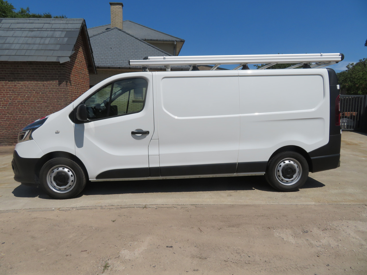 RENAULT Trafic 2.0dCi - L2H1 - 소형 밴 : 사진 4 RENAULT Trafic 2.0dCi - L2H1 - 소형 밴 : 사진 4