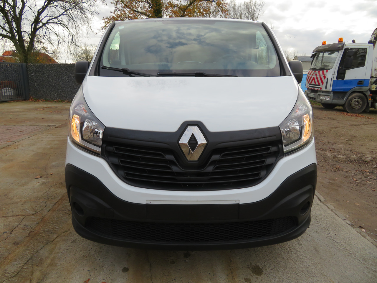 Renault Trafic 1.6dCi L1H1 - 소형 밴 : 사진 2 Renault Trafic 1.6dCi L1H1 - 소형 밴 : 사진 2