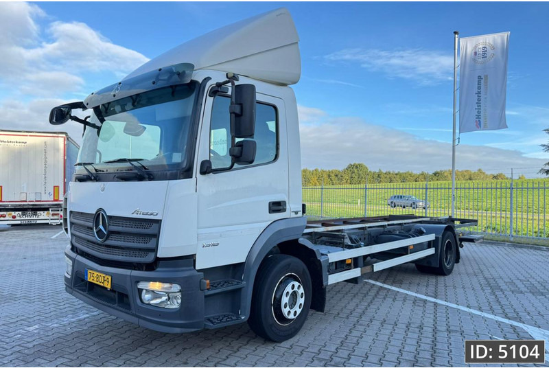 Mercedes-Benz Atego 1318 Day Cab, Euro 6, / BDF / DHOLLANDIA 2000KG - 컨테이너 운반 장치/ 스와프 보디 트럭 : 사진 1 Mercedes-Benz Atego 1318 Day Cab, Euro 6, / BDF / DHOLLANDIA 2000KG - 컨테이너 운반 장치/ 스와프 보디 트럭 : 사진 1
