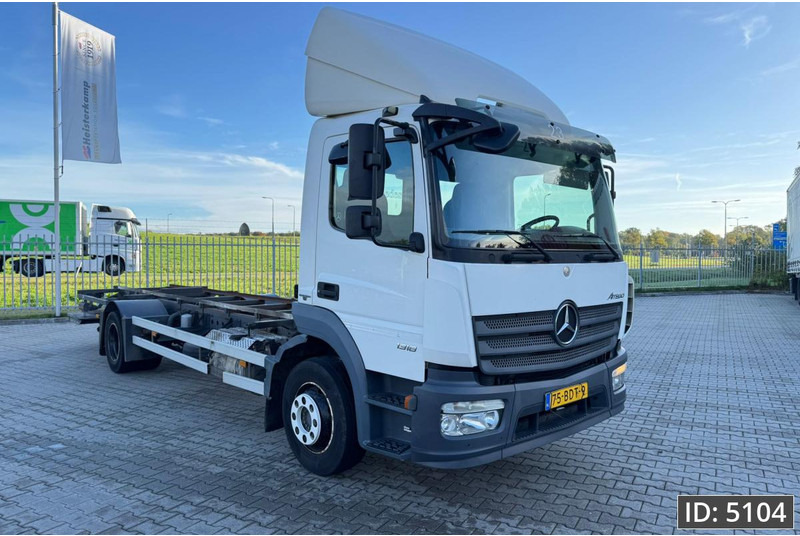 Mercedes-Benz Atego 1318 Day Cab, Euro 6, / BDF / DHOLLANDIA 2000KG - 컨테이너 운반 장치/ 스와프 보디 트럭 : 사진 5 Mercedes-Benz Atego 1318 Day Cab, Euro 6, / BDF / DHOLLANDIA 2000KG - 컨테이너 운반 장치/ 스와프 보디 트럭 : 사진 5