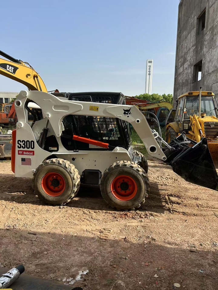BOBCAT BOBCAT Skid Steer Loader S300 - 스키드 스티어 로더 : 사진 2 BOBCAT BOBCAT Skid Steer Loader S300 - 스키드 스티어 로더 : 사진 2