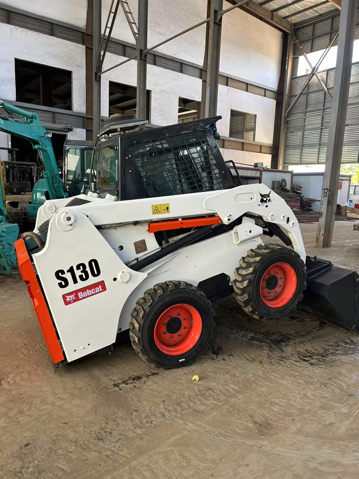 BOBCAT Skid Steer Loader S130 - 스키드 스티어 로더 : 사진 3 BOBCAT Skid Steer Loader S130 - 스키드 스티어 로더 : 사진 3