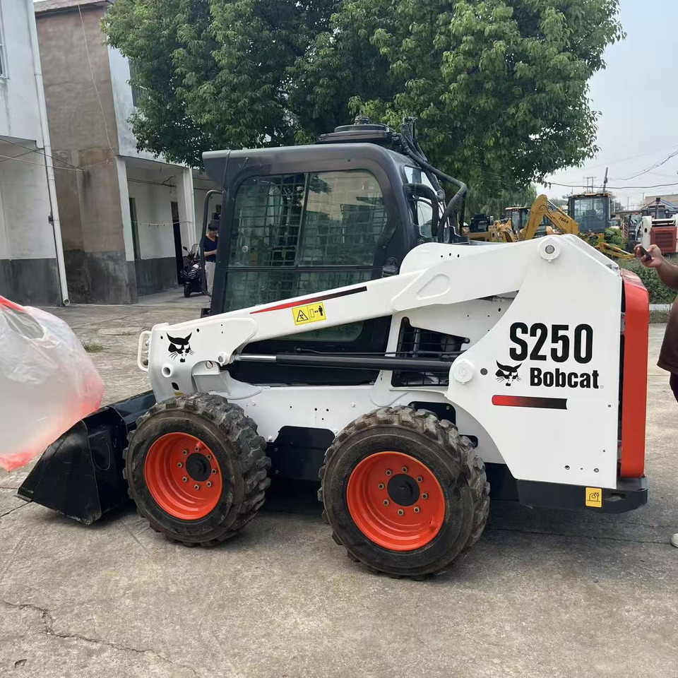 BOBCAT Skid Steer Loader S250 New Condition Hours True - 스키드 스티어 로더 : 사진 3 BOBCAT Skid Steer Loader S250 New Condition Hours True - 스키드 스티어 로더 : 사진 3