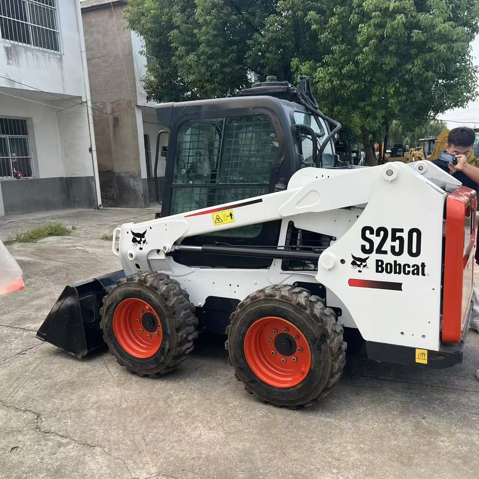 BOBCAT Skid Steer Loader S250 New Condition Hours True - 스키드 스티어 로더 : 사진 4 BOBCAT Skid Steer Loader S250 New Condition Hours True - 스키드 스티어 로더 : 사진 4