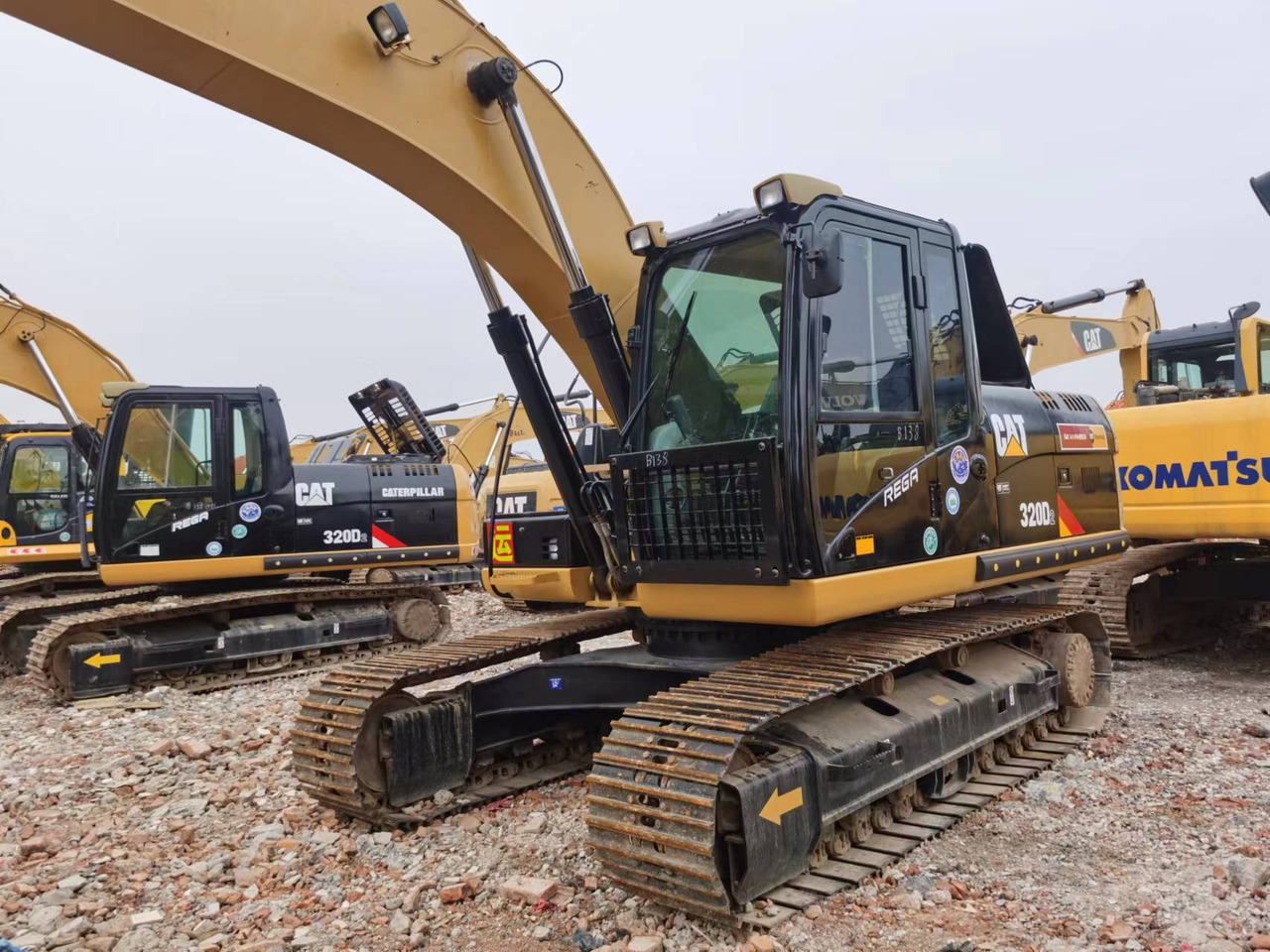 CATERPILLAR 320D2-1 - 크롤러 굴삭기 : 사진 3 CATERPILLAR 320D2-1 - 크롤러 굴삭기 : 사진 3
