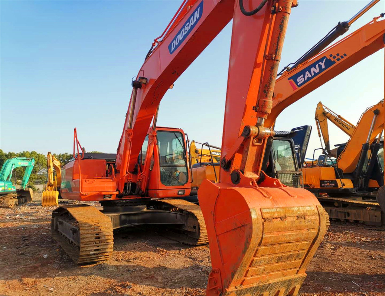 DOOSAN Crawler Excavator DH225 Click Here for Discount - 크롤러 굴삭기 : 사진 1 DOOSAN Crawler Excavator DH225 Click Here for Discount - 크롤러 굴삭기 : 사진 1