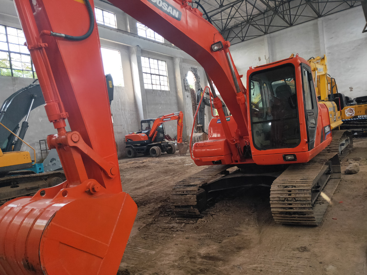DOOSAN DH150LC-7 - 크롤러 굴삭기 : 사진 5 DOOSAN DH150LC-7 - 크롤러 굴삭기 : 사진 5