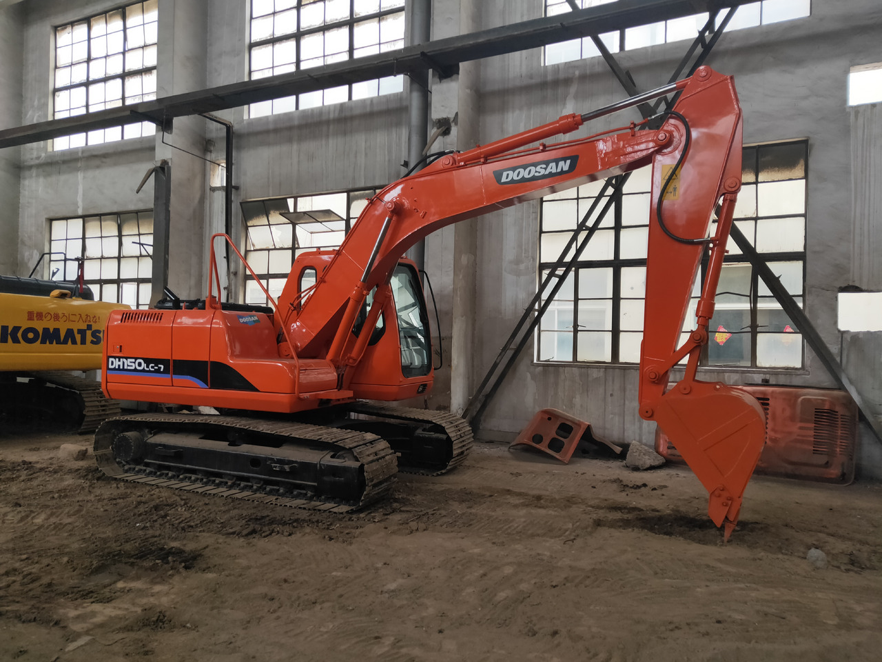 DOOSAN DH150LC-7 - 크롤러 굴삭기 : 사진 2 DOOSAN DH150LC-7 - 크롤러 굴삭기 : 사진 2