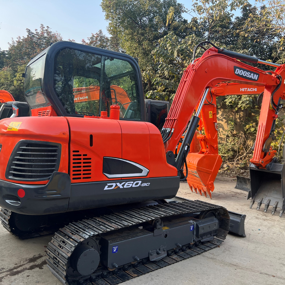 DOOSAN DX60-9C - 크롤러 굴삭기 : 사진 3 DOOSAN DX60-9C - 크롤러 굴삭기 : 사진 3