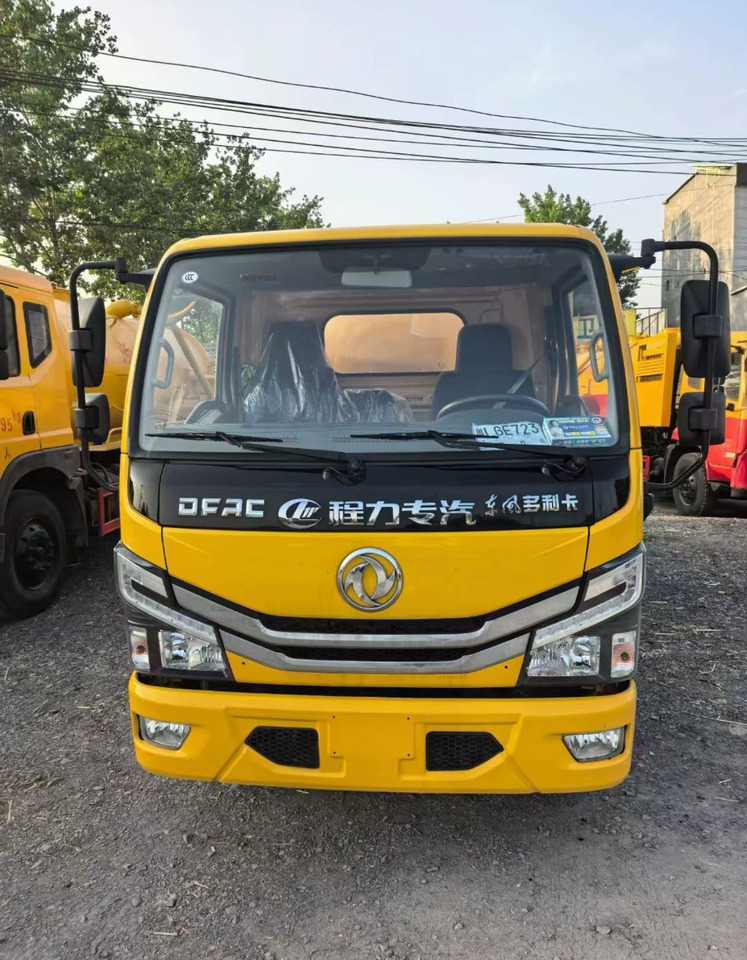 DongFeng Small Sewage Truck - 진공 흡입 트럭 : 사진 3 DongFeng Small Sewage Truck - 진공 흡입 트럭 : 사진 3