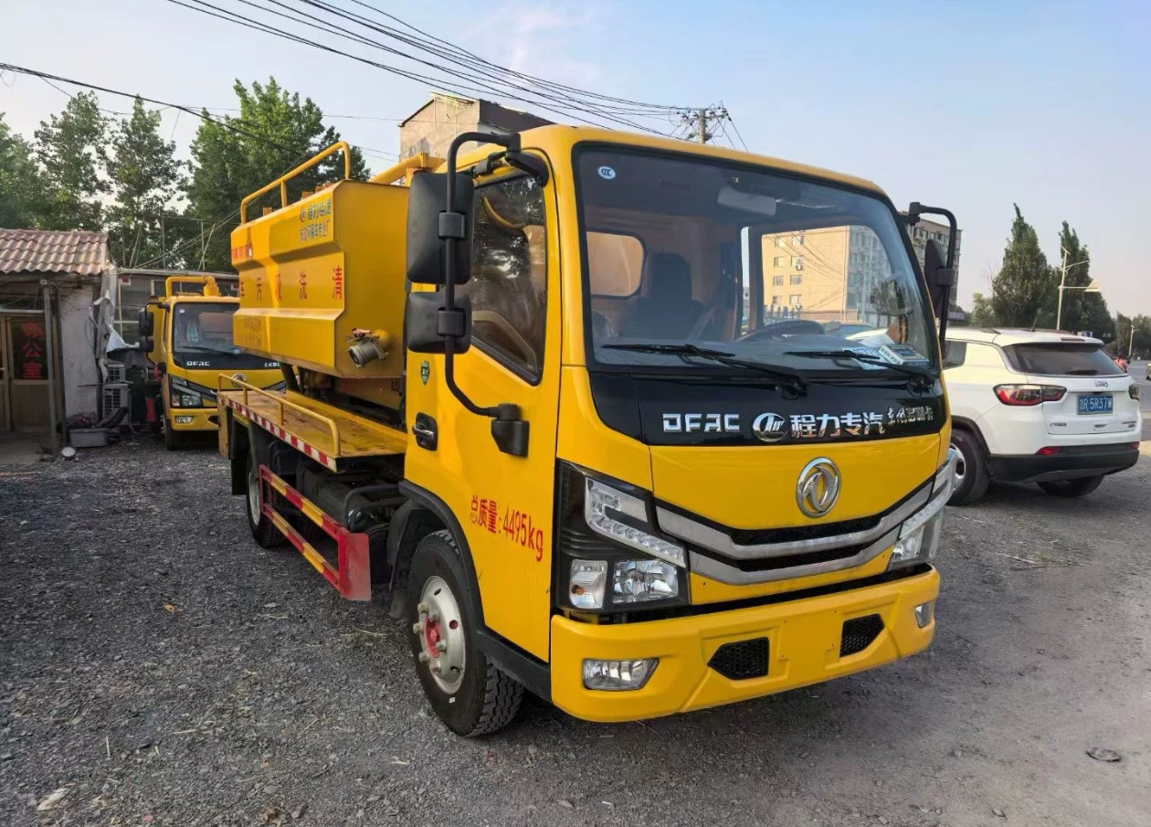 DongFeng Small Sewage Truck - 진공 흡입 트럭 : 사진 2 DongFeng Small Sewage Truck - 진공 흡입 트럭 : 사진 2