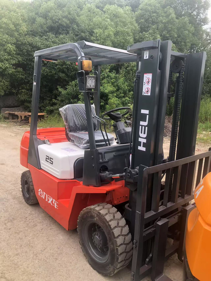 HELI 2.5 ton Fork lift Click for Discount - 디젤 지게차 : 사진 1 HELI 2.5 ton Fork lift Click for Discount - 디젤 지게차 : 사진 1