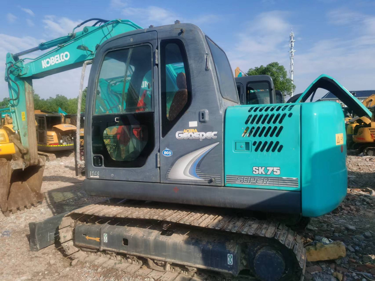 KOBELCO SK75-8 - 크롤러 굴삭기 : 사진 1 KOBELCO SK75-8 - 크롤러 굴삭기 : 사진 1