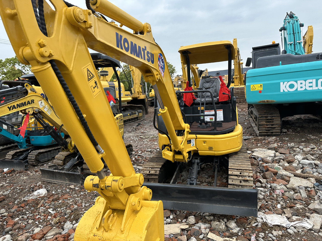 KOMATSU Mini Excavator PC30 Powerful and Efficient Yanmar Engine - 미니 굴삭기 : 사진 5 KOMATSU Mini Excavator PC30 Powerful and Efficient Yanmar Engine - 미니 굴삭기 : 사진 5