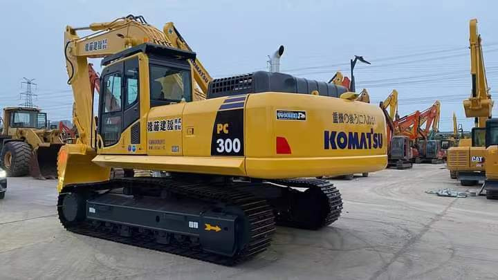 KOMATSU PC300-8 Excavator | Ultra Low Hours 4,200 | One Owner | Full Service History - 크롤러 굴삭기 : 사진 5 KOMATSU PC300-8 Excavator | Ultra Low Hours 4,200 | One Owner | Full Service History - 크롤러 굴삭기 : 사진 5