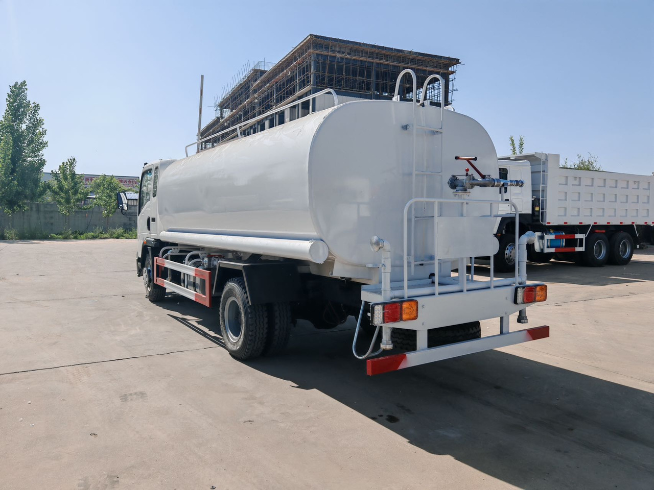 SINOTRUK Howo Water Tanker Click Here For DISCOUNT - 유조트럭 : 사진 4 SINOTRUK Howo Water Tanker Click Here For DISCOUNT - 유조트럭 : 사진 4
