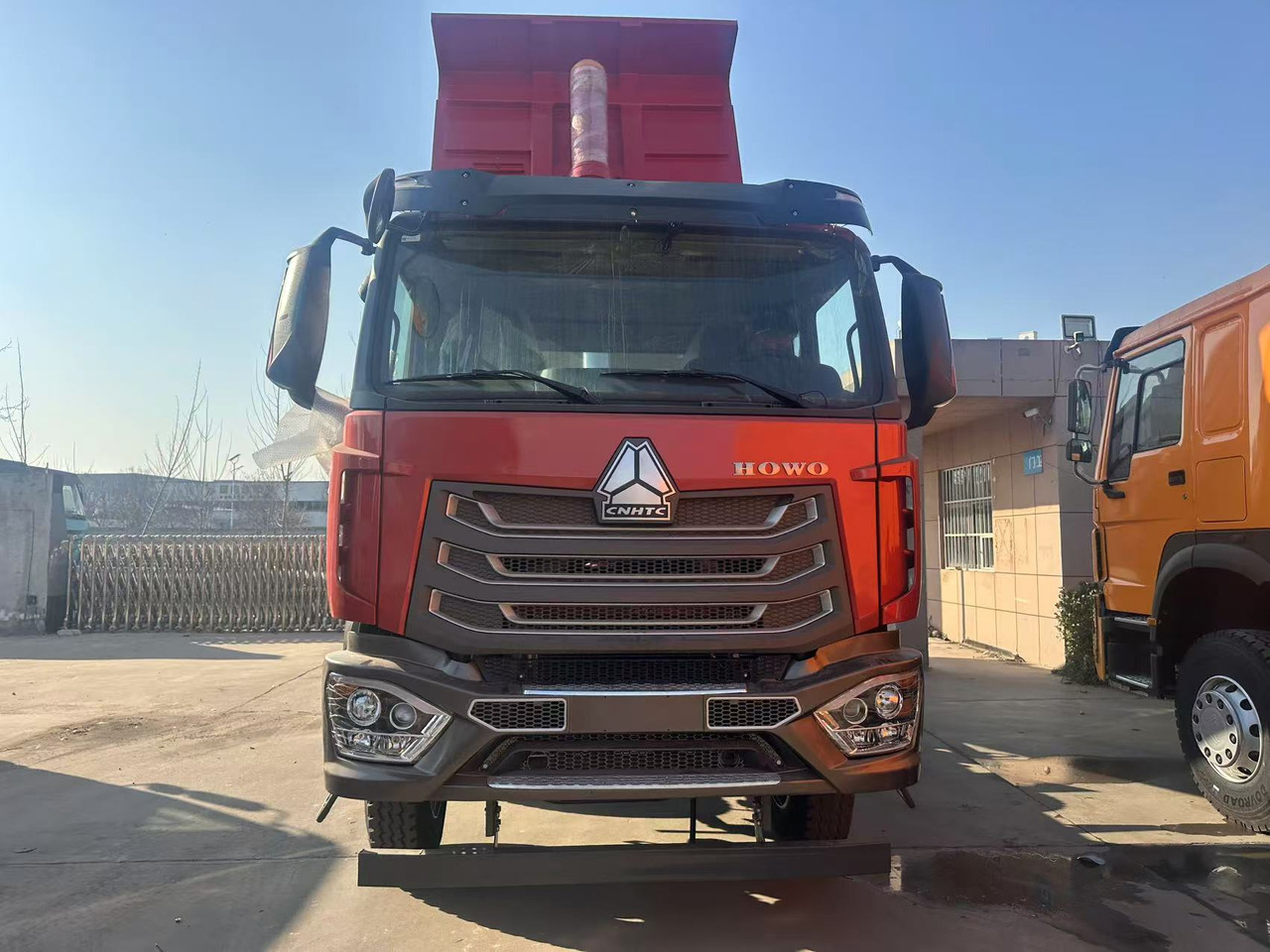 SINOTRUK Nx 8X4 - 덤프트럭 : 사진 1 SINOTRUK Nx 8X4 - 덤프트럭 : 사진 1