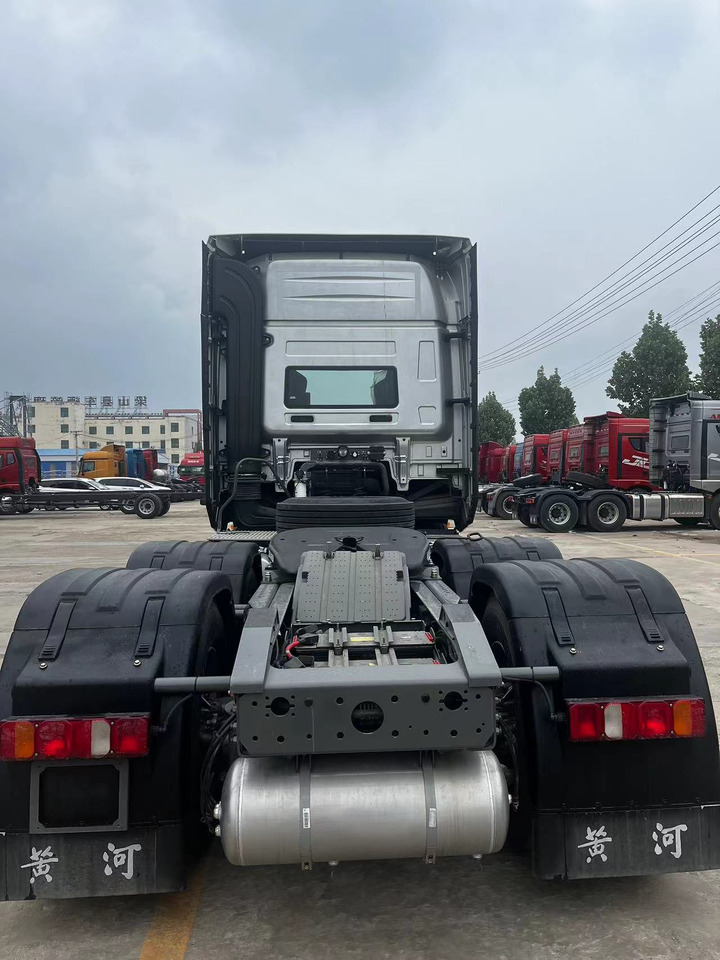 SINOTRUK Y1263 Huanghe X7 6X4 Automatic Tractor Unit - 건설기계 : 사진 5 SINOTRUK Y1263 Huanghe X7 6X4 Automatic Tractor Unit - 건설기계 : 사진 5