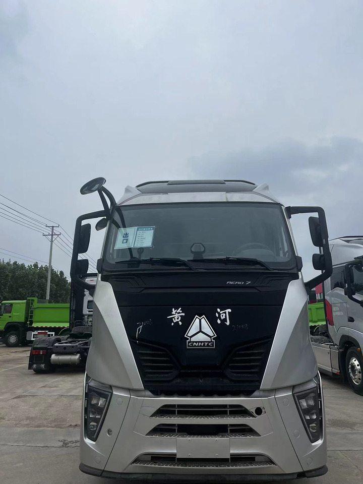 SINOTRUK Y1263 Huanghe X7 6X4 Automatic Tractor Unit - 건설기계 : 사진 2 SINOTRUK Y1263 Huanghe X7 6X4 Automatic Tractor Unit - 건설기계 : 사진 2