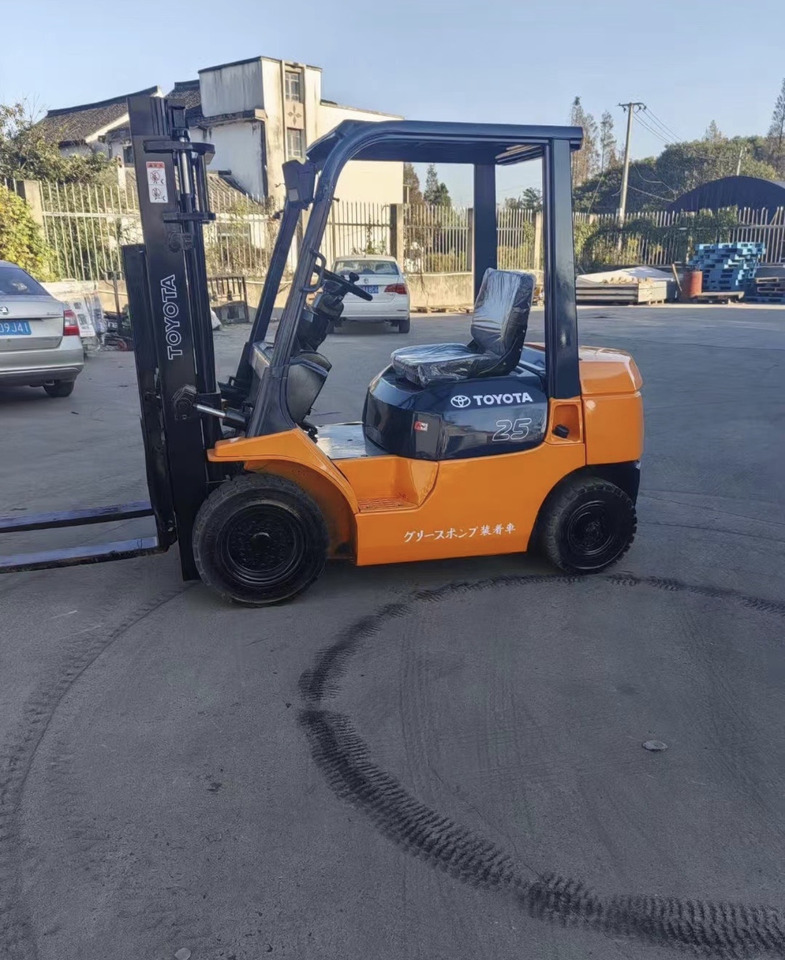 TOYOTA 2.5ton Forklift Click for Discount - 디젤 지게차 : 사진 3 TOYOTA 2.5ton Forklift Click for Discount - 디젤 지게차 : 사진 3