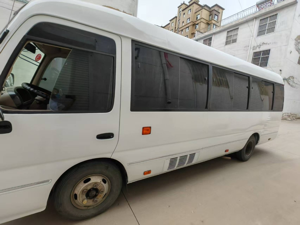 TOYOTA Mini Bus 27 Seats Low Km Click for Discount - 대형 버스 : 사진 4 TOYOTA Mini Bus 27 Seats Low Km Click for Discount - 대형 버스 : 사진 4