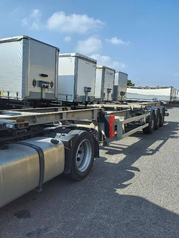 Semi-remorque 3 Essieux 38 TONNES CHARIOT COULISSANT 45 PIEDS - 컨테이너 운반 장치/ 스와프 보디 세미 트레일러 : 사진 1 Semi-remorque 3 Essieux 38 TONNES CHARIOT COULISSANT 45 PIEDS - 컨테이너 운반 장치/ 스와프 보디 세미 트레일러 : 사진 1