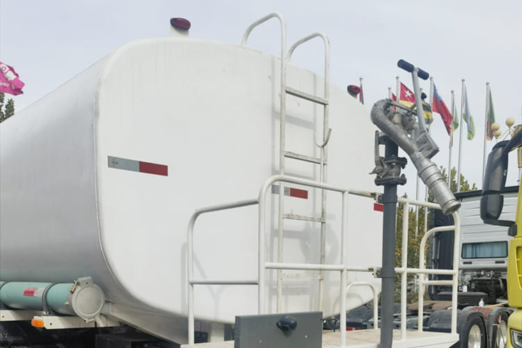 Howo Howo Water Tank Truck for Sale in Zambia - 유조트럭 : 사진 3 Howo Howo Water Tank Truck for Sale in Zambia - 유조트럭 : 사진 3