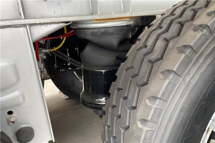TITAN 3 Axle 45000 L Aluminum Fuel Tanker Trailer for Sale In Zimbabwe - 유조 세미 트레일러 : 사진 5 TITAN 3 Axle 45000 L Aluminum Fuel Tanker Trailer for Sale In Zimbabwe - 유조 세미 트레일러 : 사진 5