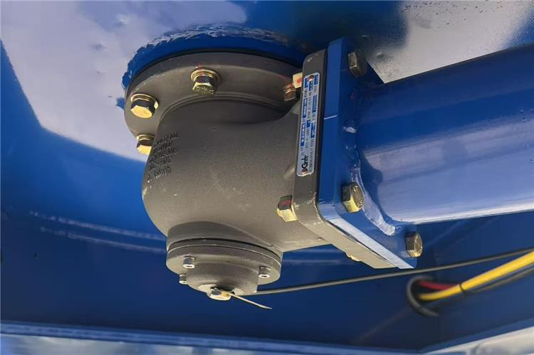 TITAN 45000 Liters Oil Tanker Trailer for Sale In Ghana - 유조 세미 트레일러 : 사진 4 TITAN 45000 Liters Oil Tanker Trailer for Sale In Ghana - 유조 세미 트레일러 : 사진 4