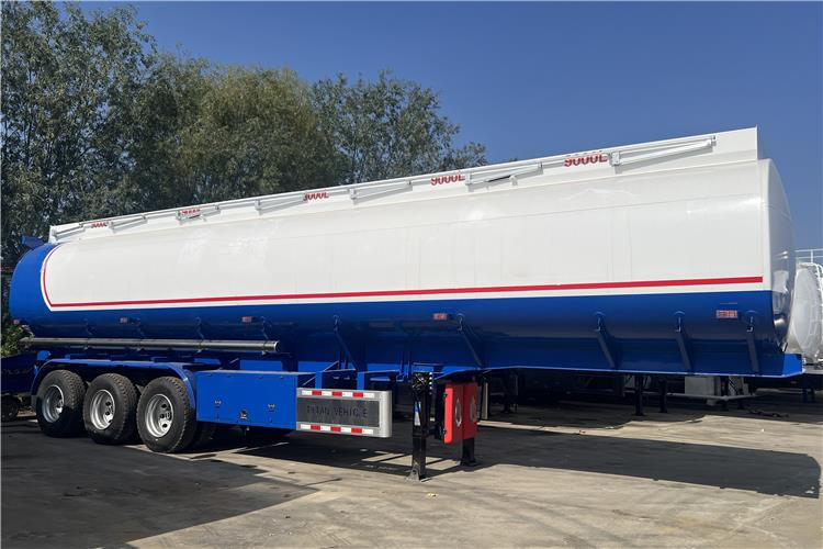 TITAN 45000 Liters Oil Tanker Trailer for Sale In Ghana - 유조 세미 트레일러 : 사진 1 TITAN 45000 Liters Oil Tanker Trailer for Sale In Ghana - 유조 세미 트레일러 : 사진 1