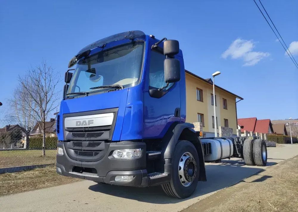 DAF LF 320 ramo do zabudowy 18DMC - 캡 새시 트럭 : 사진 1 DAF LF 320 ramo do zabudowy 18DMC - 캡 새시 트럭 : 사진 1
