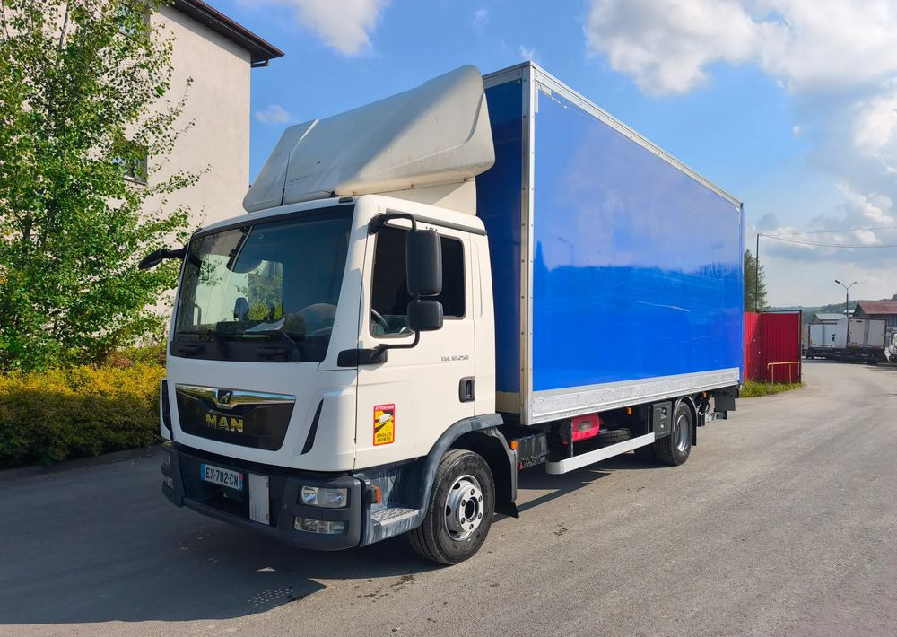 MAN TGL 12.250 kontener 6,2 , winda - 박스 트럭 : 사진 1 MAN TGL 12.250 kontener 6,2 , winda - 박스 트럭 : 사진 1