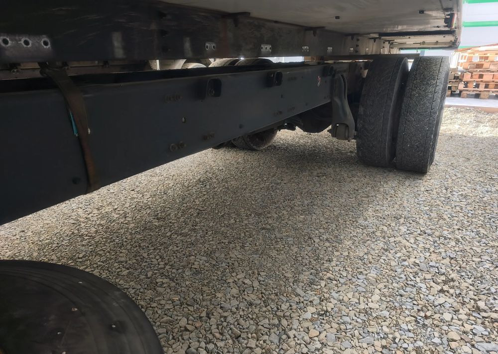 Renault Gama D 18.280 rama do zabudowy poduszka - 캡 새시 트럭 : 사진 5 Renault Gama D 18.280 rama do zabudowy poduszka - 캡 새시 트럭 : 사진 5