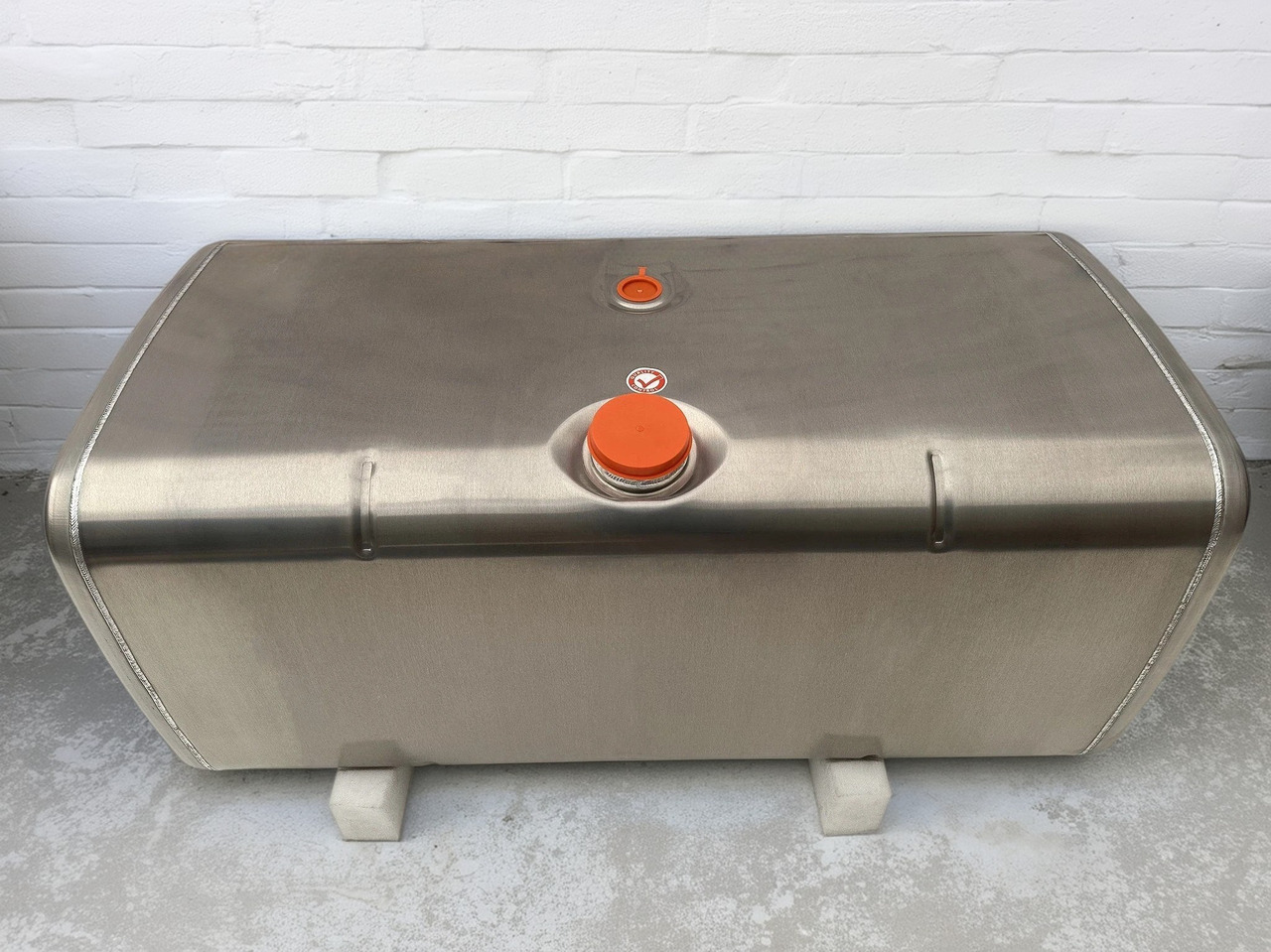 MAN  - 연료 탱크 : 사진 1 MAN  - 연료 탱크 : 사진 1