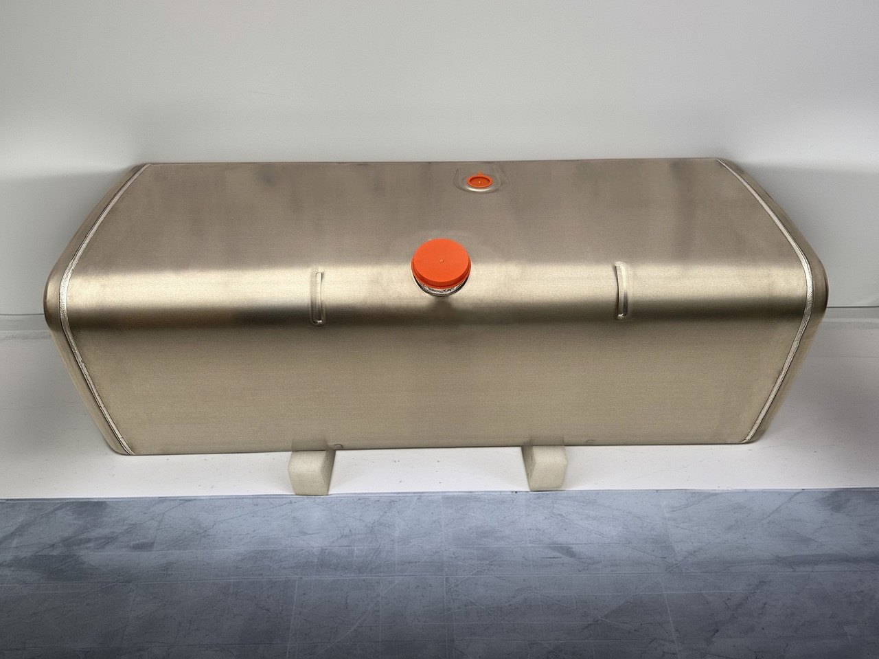 MERCEDES-BENZ - 연료 탱크 : 사진 1 MERCEDES-BENZ - 연료 탱크 : 사진 1