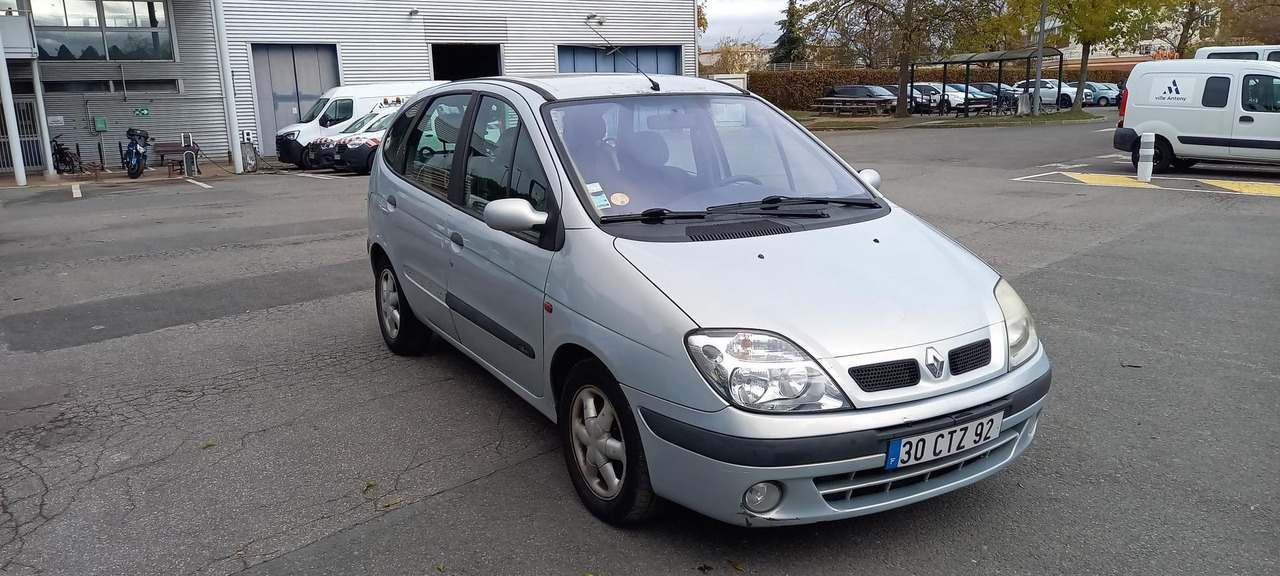 MEGANE ESSENCE (241) - 차량 : 사진 1 MEGANE ESSENCE (241) - 차량 : 사진 1