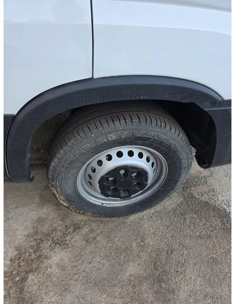 Iveco Daily 35S14 - 캡 새시 트럭 : 사진 4 Iveco Daily 35S14 - 캡 새시 트럭 : 사진 4