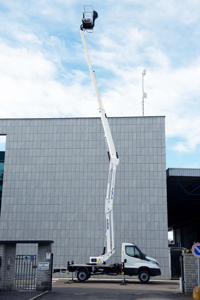 Oil & Steel Snake 2010 HE PLUS Sobre IVECO 35S14 Distancia entre ejes 3750 mm - 고가작업 플랫폼 : 사진 3 Oil & Steel Snake 2010 HE PLUS Sobre IVECO 35S14 Distancia entre ejes 3750 mm - 고가작업 플랫폼 : 사진 3